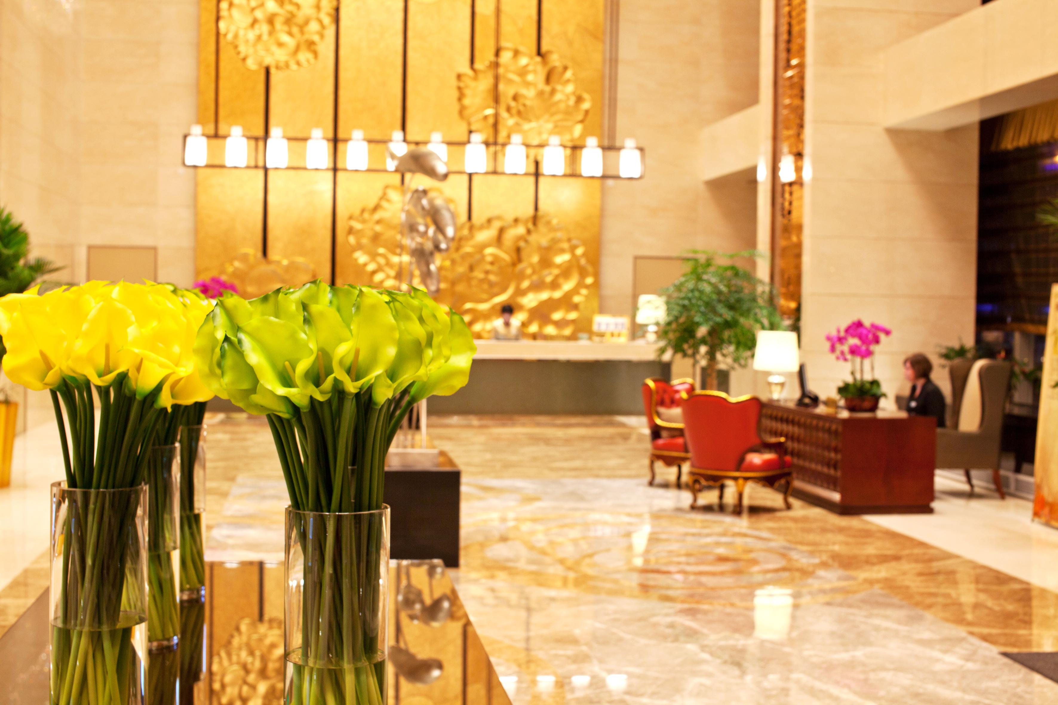 New Century Hotel Qingdao Bagian luar foto